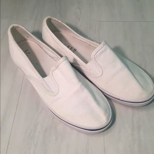 Ralph Lauren white canvas slip on sneaker Size 6